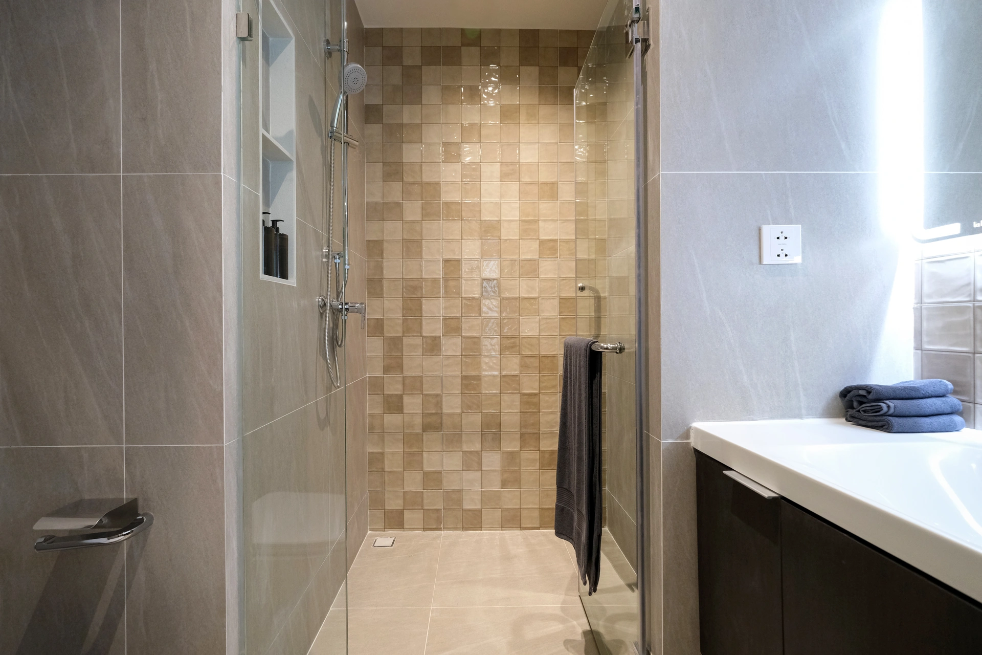 Rhom Bho Property PCL